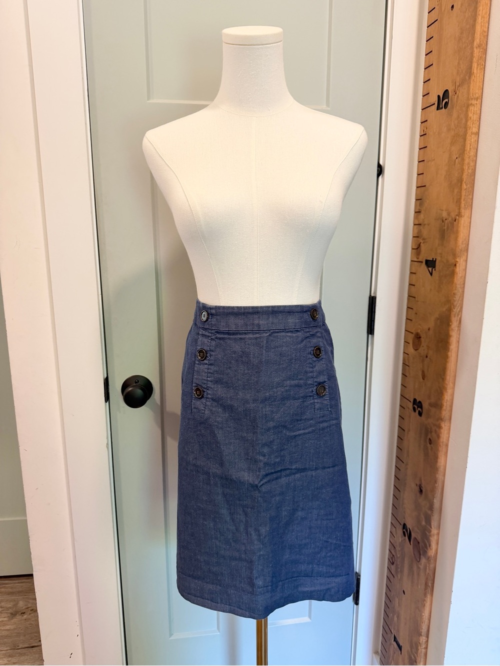 Ann Taylor LOFT Denim Skirt Sailor Nautical Button Academia Career Summer 10